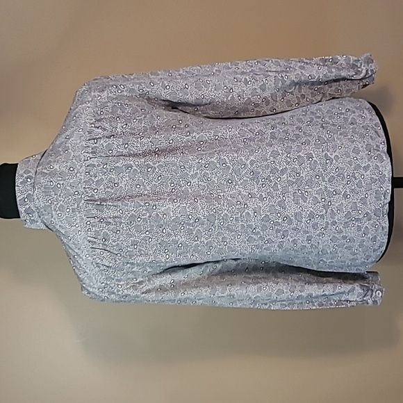 VINTAGE 100% Silk Blouse, Made in Hong Kong - Picture 6 of 10